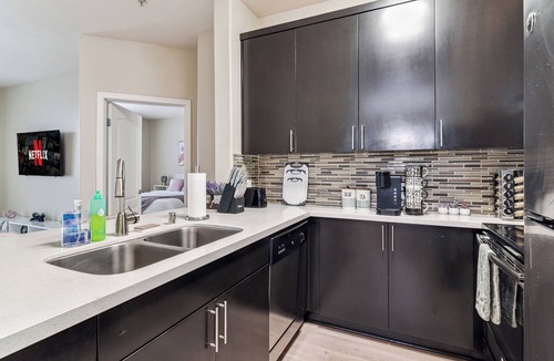 Marina del Rey Apartment | Charming 2-bedroom apt in Marina del Rey with pool, jacuzzi, gym, free parking!