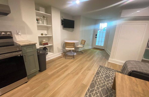 Near Northeast Apartment | Charming 2-bedroom apartment with AC, WiFi in brilliant Washington