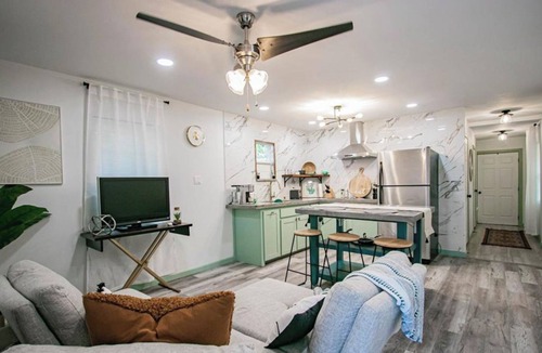 Pharr House | Charming 2-bedroom CASITA with AC and WiFi in Pharr