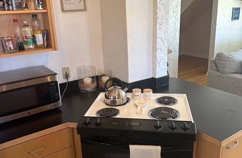 East Hope House | Charming 2-bedroom house with AC, WiFi in serene East Hope.
