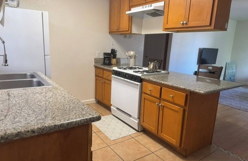 Bakersfield Apartment | Charming 2-bedroom upper apartment in a quiet Bakersfield neighborhood with AC