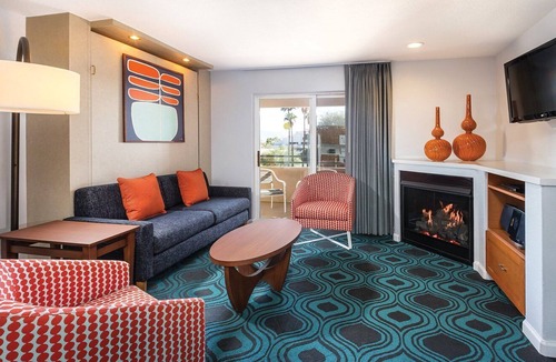 Old Las Palmas Resort | Charming 2-bedroom resort with WiFi, fitness room in enchanting Palm Springs