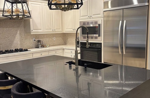 Valencia House | Charming 3-bedroom house in amazing Santa Clarita with AC