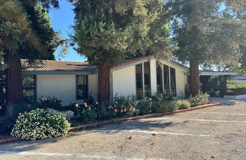 Fillmore Cottage | Charming 3-bedroom GARDEN COTTAGE in Fillmore with 1 acre rose garden access