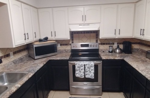 McAllen House | Charming 3-bedroom house in lovely McAllen with AC, WiFi, Swimming pool.