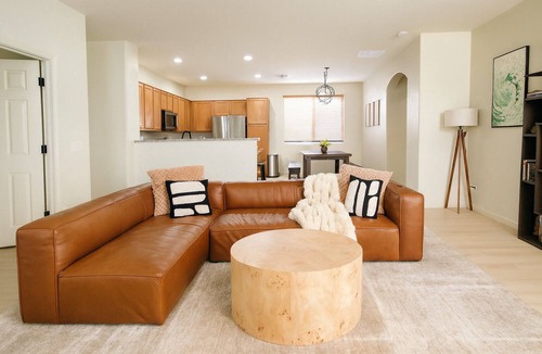Waddell House | Charming 3-bedroom house with office, pool and gym in beautiful Waddell