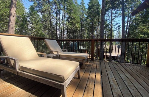 Long Barn Cabin | Charming 4-bedroom cabin with WiFi, AC, 5 miles from Pinecrest Lake/Dodge Ridge