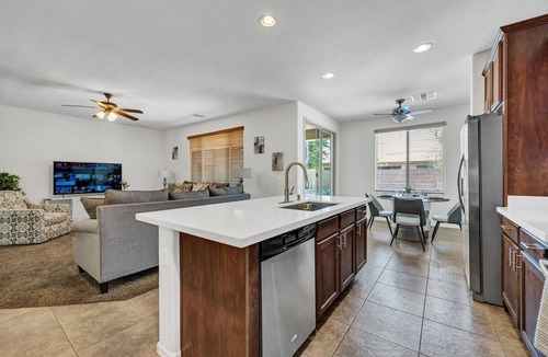 Crystal Point House | Charming 4-bedroom house with Pool in enjoyable Avondale