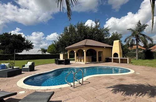 Palmhurst Villa | Charming 4-bedroom villa with AC, fitness room, WiFi in lovely Palmhurst