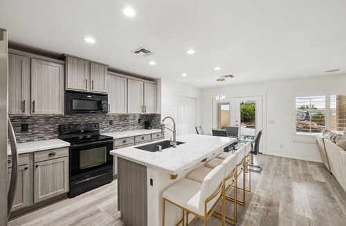 Laredo Ranch House | Charming 5 bedroom house with private pool and hot tub
