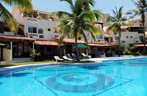 Ixtapa House | Charming, beautiful villa in front of the Marina Ixtapa. Walk 10 mins to beach