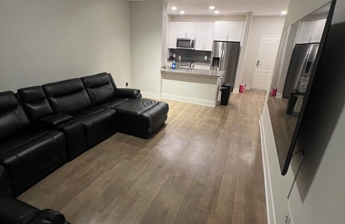 Greater Wilshire - Hancock Park Apartment | charming -bedroom apartment that’s very spacious in the Mid Wilshire area