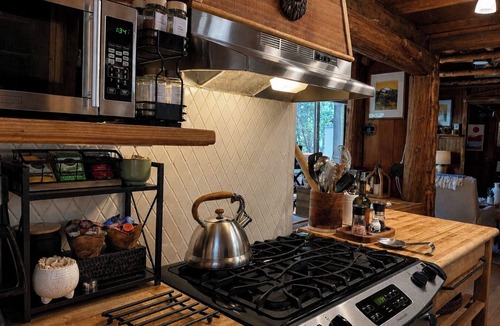 Pine Cove Cabin | Charming Cabin Retreat-5 Minutes from Town-Dogs OK!