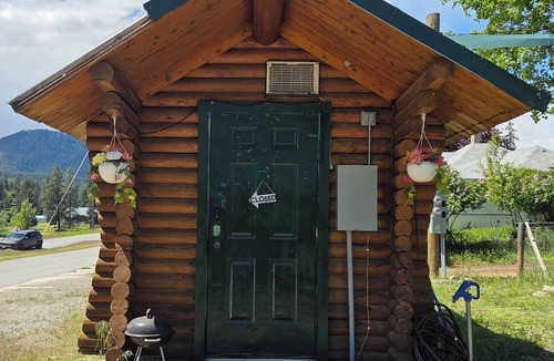 Thompson Falls Cabin | Charming cabin in tranquil and quaint Thompson Falls MT
