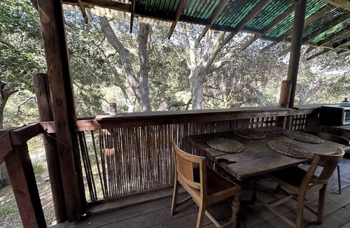 Topanga Cabin | Charming Cabin Ideal for Hikers and Nature Lovers in Topanga, California