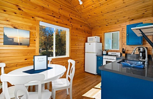 Two Harbors Cabin | Charming cabin only feet from Lake Superior