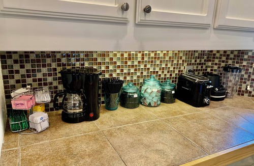 Mission House | Charming/Cozy/Relaxing 2/2 Home w/easy access to Expressway in Mission, Tx