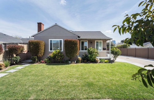 Harbor Apartment | Charming Cozy Studio next to Heartwell Park with AC, W/D in Unit