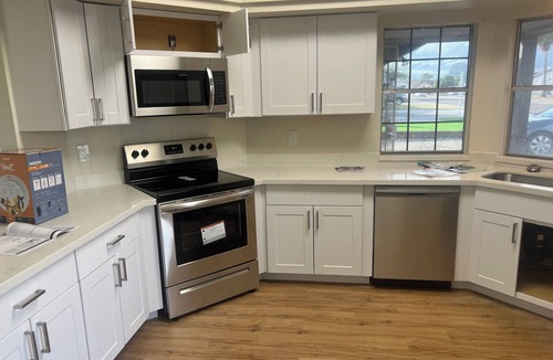 Peoria House | Charming fully remodeled home with fenced pool in beautiful Peoria