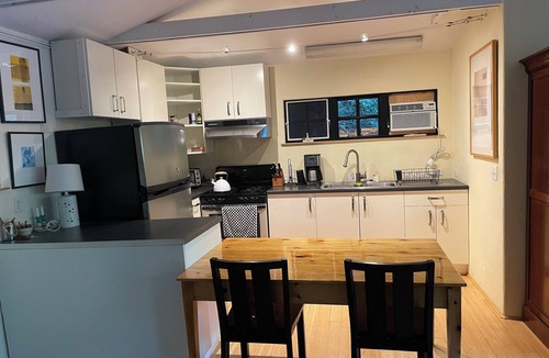 Mission Canyon Cottage | Charming guest cottage in Santa Barbara with access to hiking and the beach