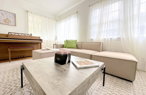 Tri-West House | Charming Home in Heart of WeHo Walking Distance from Coffee Shops and Bars