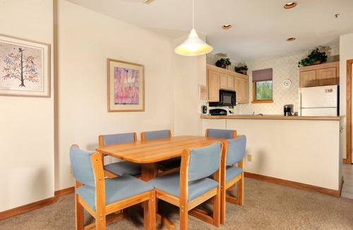 Lakeside Village Condo | Charming Lakeside 1 Bedroom Condo
