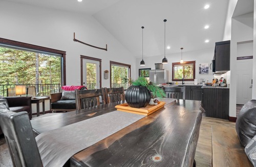 Libby Cabin | Charming Modern Cabins on a Private Lake - Immediate access to the Water, Surrounded by Total Privacy. Within walking distance to Happy's Inn.