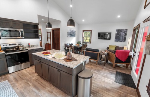 Libby Cabin | Charming Modern Cabins on a Private Lake - Immediate access to the Water, Surrounded by Total Privacy. Within walking distance to Happy's Inn.