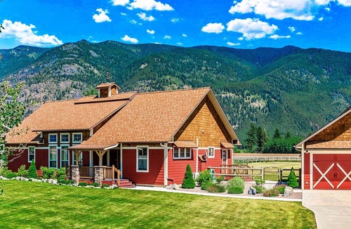 Columbia Falls House | Charming Montana Country Home, Sleeps 7, Hot Tub & Fire Pit w/Mountain Views!