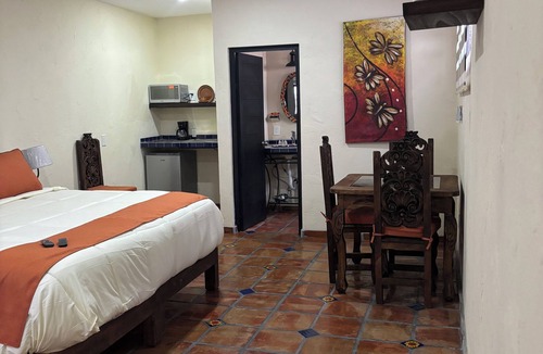 Guadalajara Cabin | Charming lodge with AC and WiFi in soothing San Pedro Tlaquepaque.