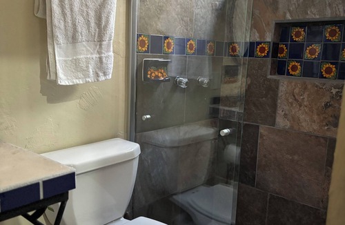 Guadalajara Cabin | Charming lodge with AC and WiFi in soothing San Pedro Tlaquepaque.