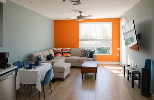 Old Pasadena Apartment | Charming Oldtown Pasadena 1-bedroom apartment with pool/fitness center