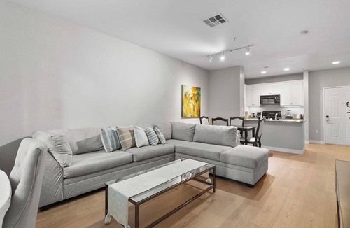 Airport Area Apartment | Charming Scholarship Condo｜Ground Floor｜Pet-Friendly｜Gated Community #17