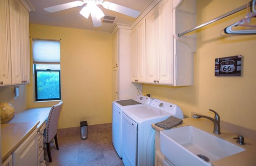County Island House | Charming Spanish-style 2-bed 1.5-bath guest house in Mesa Desert Uplands