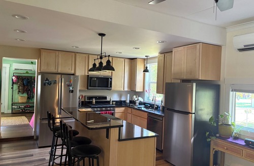 Bayview Apartment | Charming studio in Bayview with a heated pool. A quiet relaxing getaway.