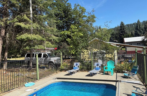 Bayview Apartment | Charming studio in Bayview with a heated pool. A quiet relaxing getaway.