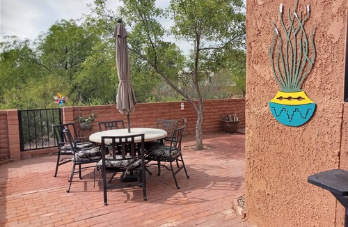 Colonia De Los Alamos House | Charming townhome with AC in Green Valley. Utilities and wireless WI-FI incl.