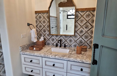 Valle de Guadalupe Bed & Breakfast | Chateau Del Valle | Scenic Premium Suite