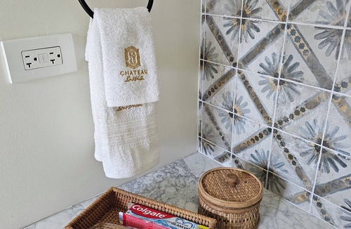 Valle de Guadalupe Hotel | Chateau Del Valle