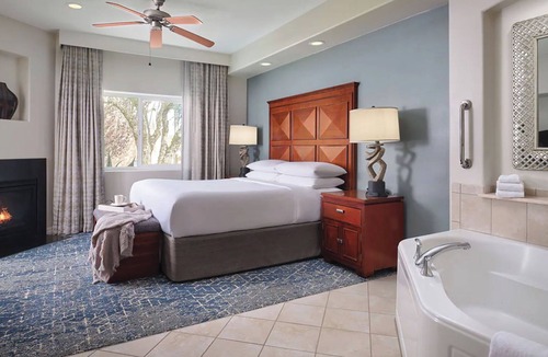 North Scottsdale Resort | Check out 𝐅𝐢𝐧𝐝𝐢𝐧𝐠 𝐌𝐞𝐢𝐥𝐢 for our Desert Oasis Resort Villas+Amenities