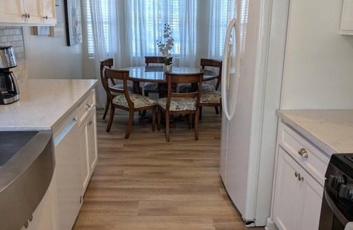 Downey House | Cheerful 3 Bedroom 2 Bath Patio Home