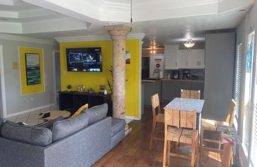 Brownsville House | Cheerful 4-bedroom with pool, Gazebo, Nature Lovers, SPACE-X, SPI, City Center
