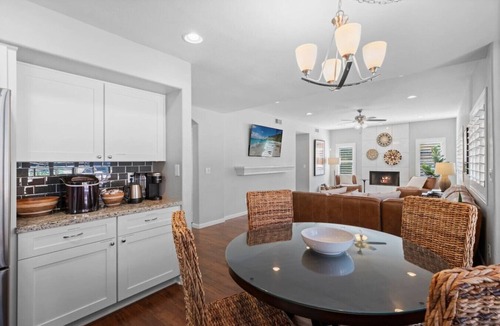Paradise Valley Village House | Cheerful 5 bedroom with Pool heated