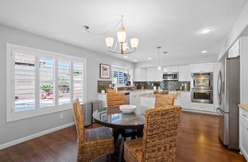 Paradise Valley Village House | Cheerful 5 bedroom with Pool heated