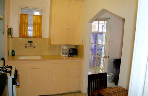 South Park Apartment | Cheerful Garden Hideaway in an Historic Downtown Neighborhood