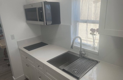 Downtown Phoenix Cottage | Cherry red door cottage with AC in cool Phoenix C