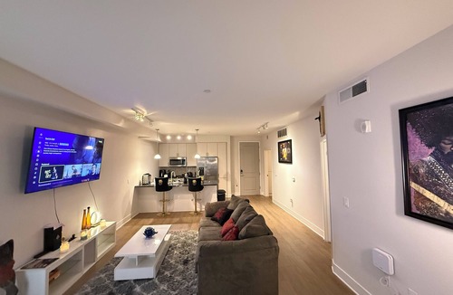 Entertainment District Apartment | Chic 1-bedroom apartment with fitness room and AC in Scottsdale