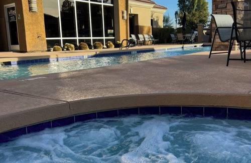 Paradise Valley Village Apartment | Chic 1-bedroom apartment in fabulous Phoenix with beautiful pool and BBQs