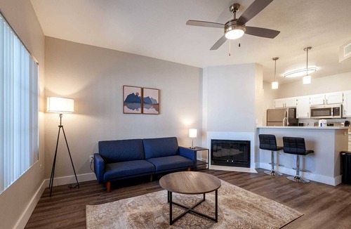 Greenbell Apartment | Chic 1BR Apartment at Lookout Mountain by Stay Gia
