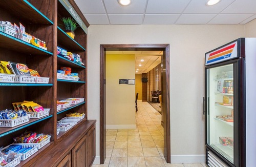 McAllen Apartment | Chic 1BR Suite w/Free Breakfast, Pool & Hot Tub